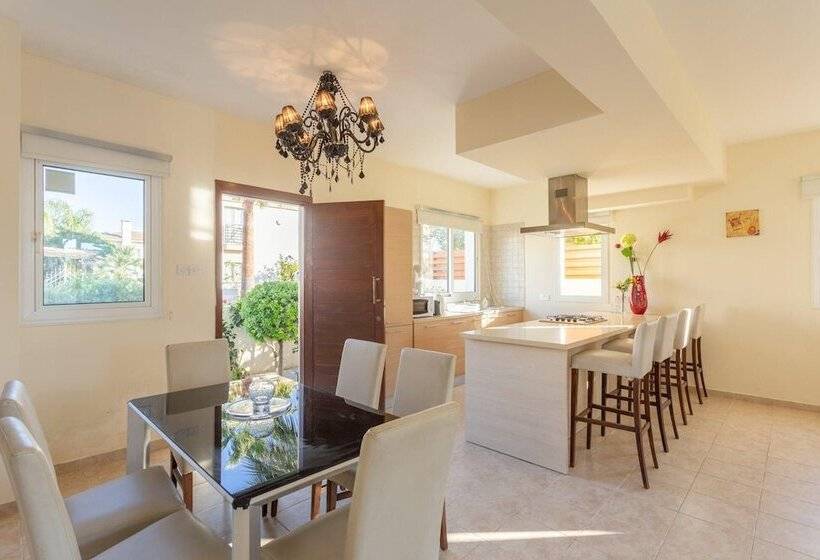 Villa Nikol In Paralimni