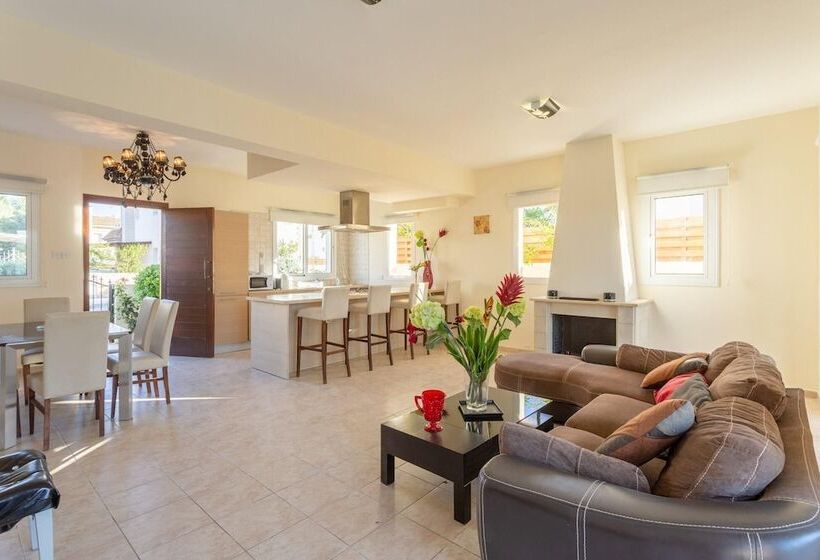 Villa Nikol In Paralimni