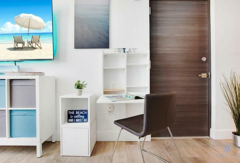 Общежитие Lovely Apartment   Rooftop Pool   Hollywood Beach