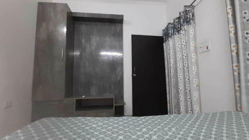 酒店 Oyo 89275 Unique 9