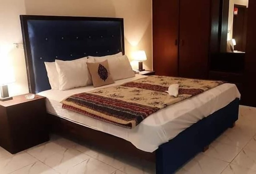 هتل Royal Defence