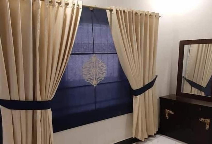 هتل Royal Defence