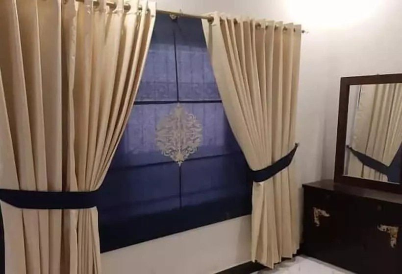 هتل Royal Defence