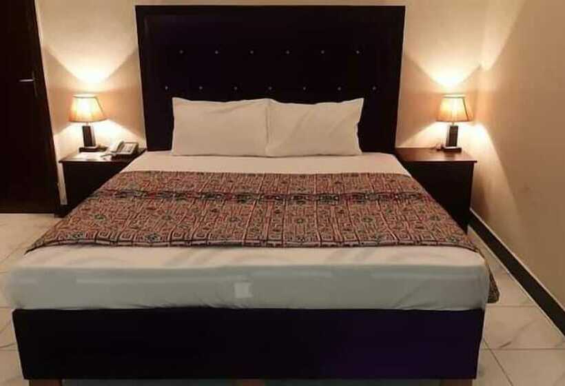 هتل Royal Defence