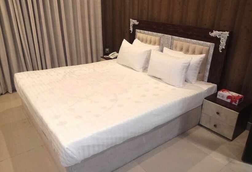 هتل Royal Defence