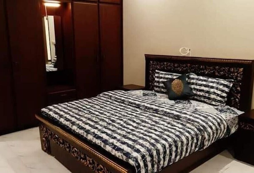 هتل Royal Defence