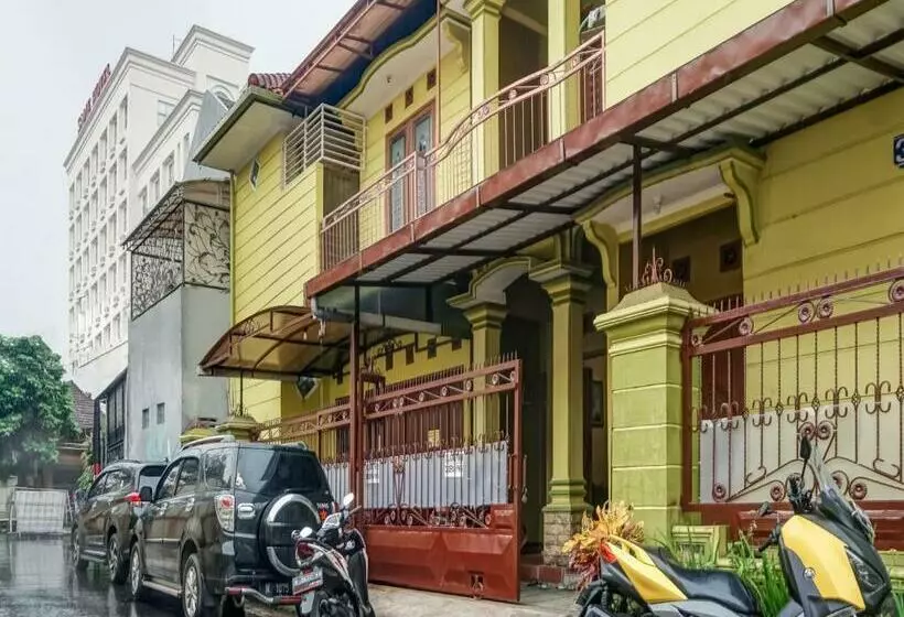 ホテル Spot On 91317 Gemilang Guesthouse Syariah