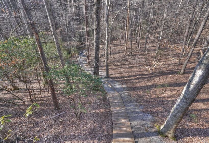 Luxury Cabin Sleeps 8 With Creekside Fire Pit Near Helen Ga