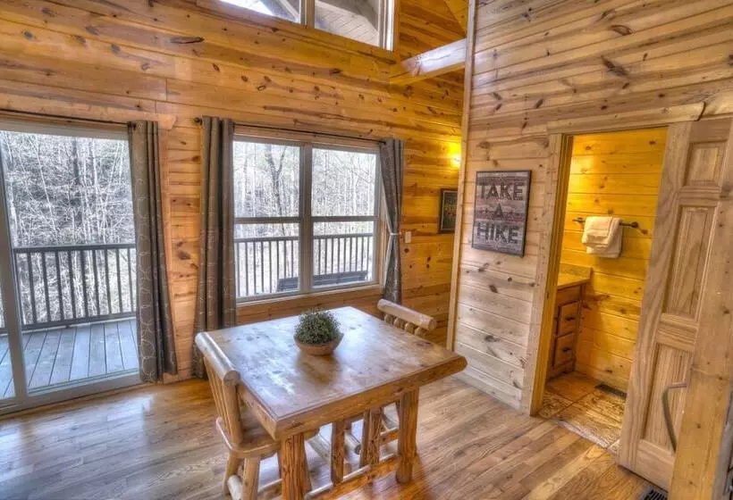 Luxury Cabin Sleeps 8 With Creekside Fire Pit Near Helen Ga