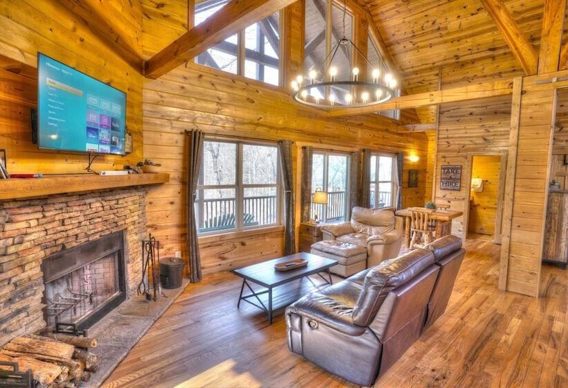 Luxury Cabin Sleeps 8 With Creekside Fire Pit Near Helen Ga