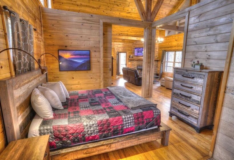 Luxury Cabin Sleeps 8 With Creekside Fire Pit Near Helen Ga