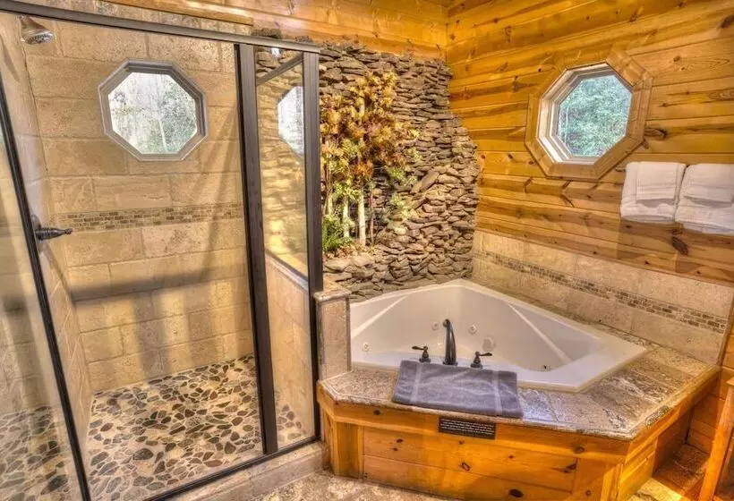 Luxury Cabin Sleeps 8 With Creekside Fire Pit Near Helen Ga