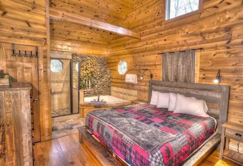 Luxury Cabin Sleeps 8 With Creekside Fire Pit Near Helen Ga