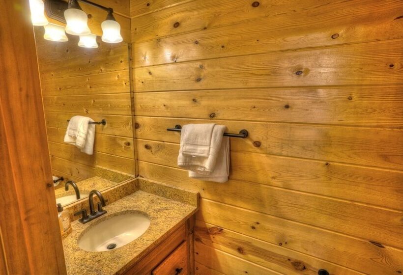 Luxury Cabin Sleeps 8 With Creekside Fire Pit Near Helen Ga