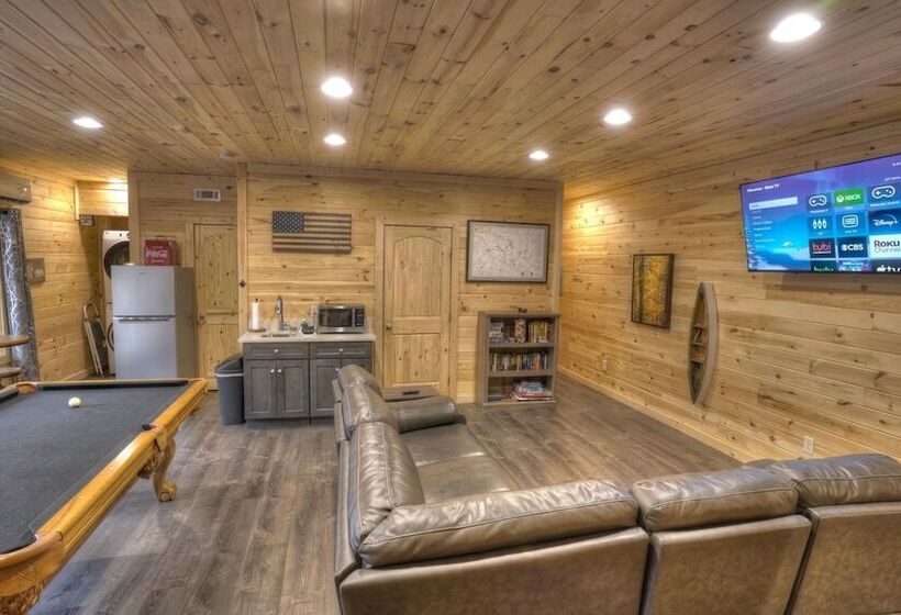 Luxury Cabin Sleeps 8 With Creekside Fire Pit Near Helen Ga