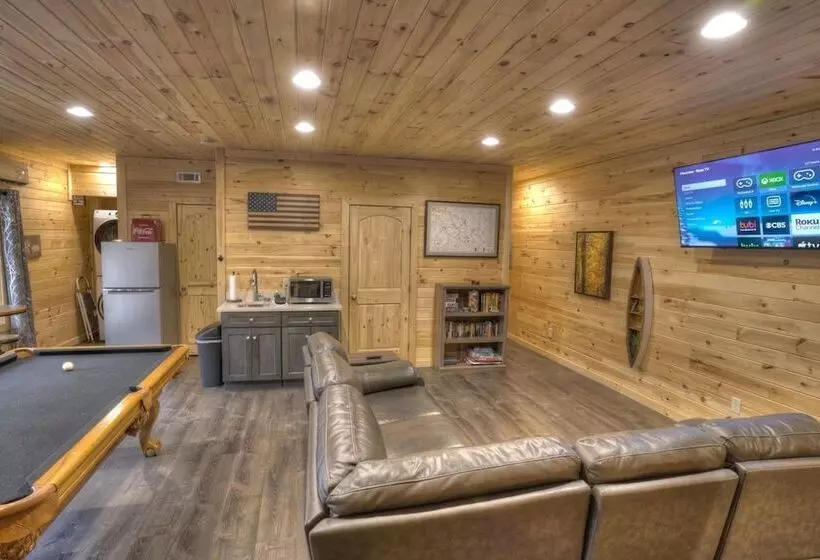 Luxury Cabin Sleeps 8 With Creekside Fire Pit Near Helen Ga