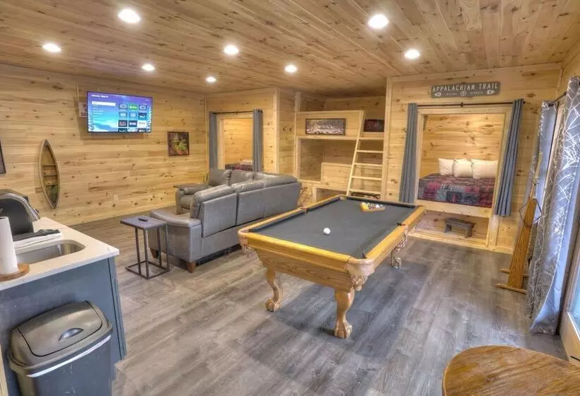 Luxury Cabin Sleeps 8 With Creekside Fire Pit Near Helen Ga