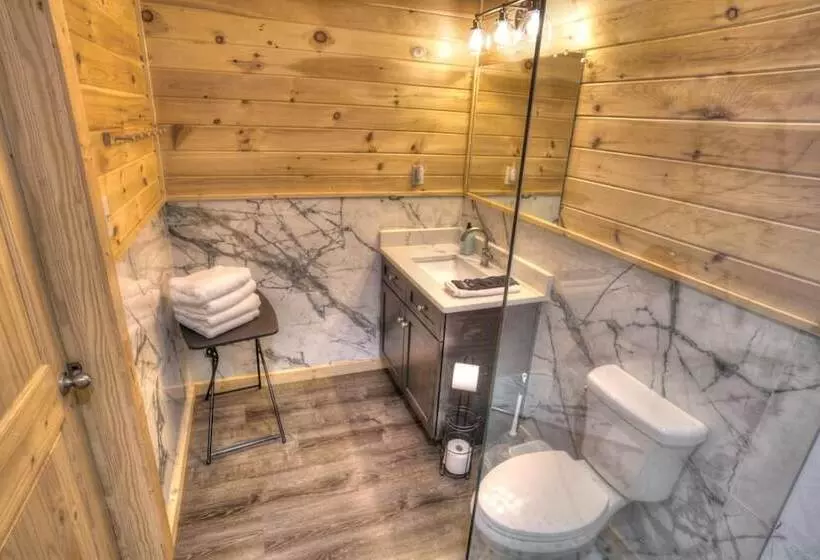 Luxury Cabin Sleeps 8 With Creekside Fire Pit Near Helen Ga