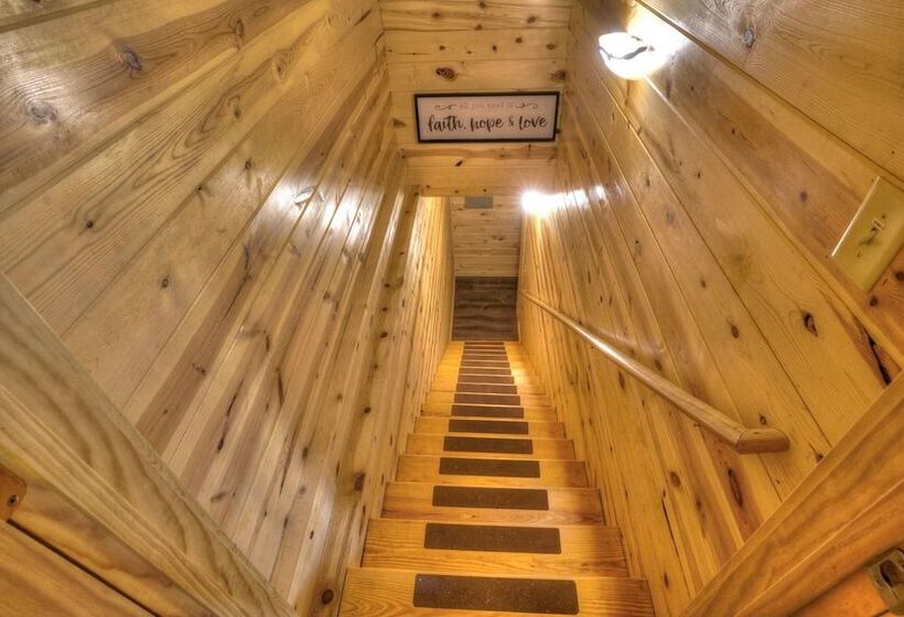 Luxury Cabin Sleeps 8 With Creekside Fire Pit Near Helen Ga