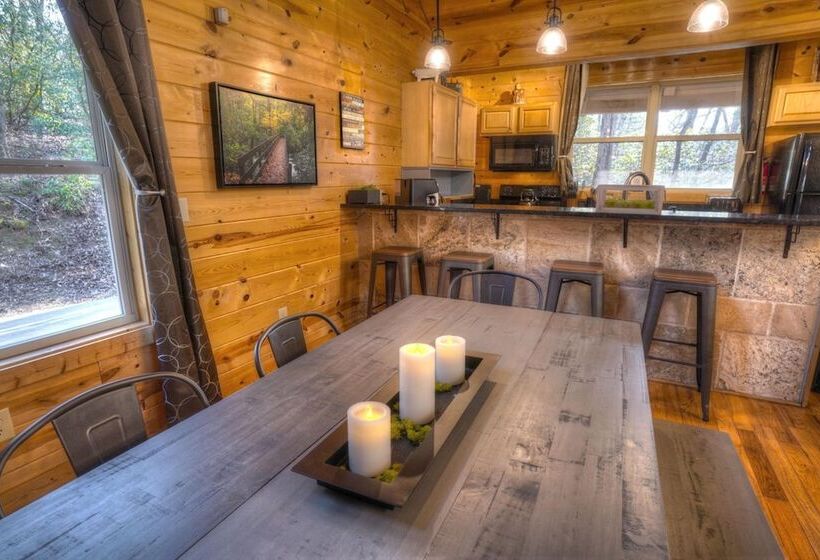 Luxury Cabin Sleeps 8 With Creekside Fire Pit Near Helen Ga