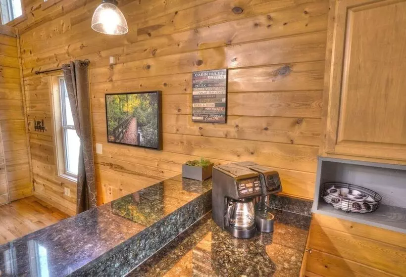 Luxury Cabin Sleeps 8 With Creekside Fire Pit Near Helen Ga