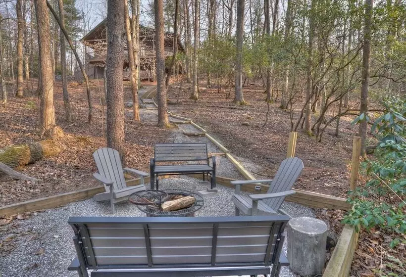 Luxury Cabin Sleeps 8 With Creekside Fire Pit Near Helen Ga