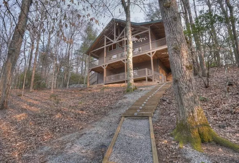 Luxury Cabin Sleeps 8 With Creekside Fire Pit Near Helen Ga