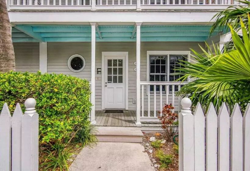 Key West Charming By Avantstay Communal Pool Gated Community Near Fort Zachary Taylor Park Week Long