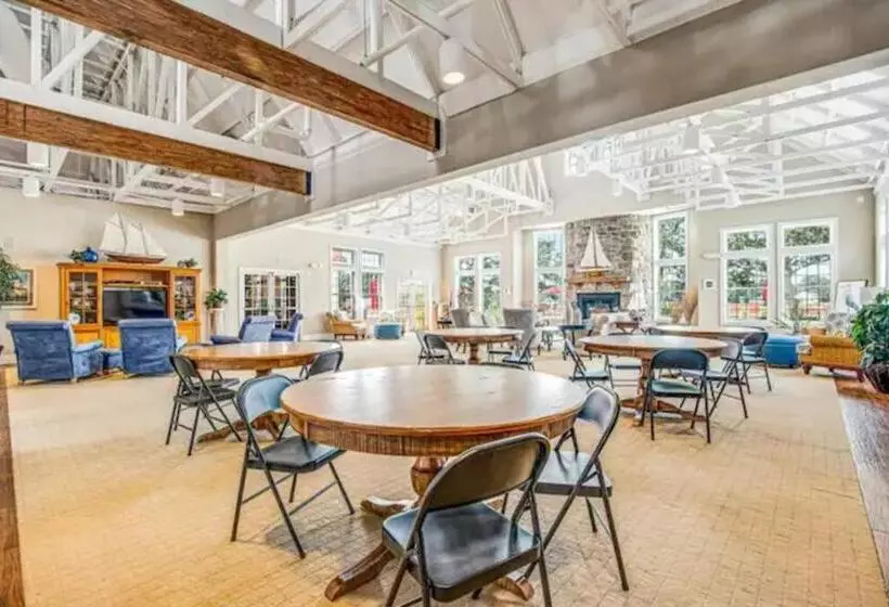 Relaxing Bethany Beach Retreat, Pools, Families Welcome Including Dogs!