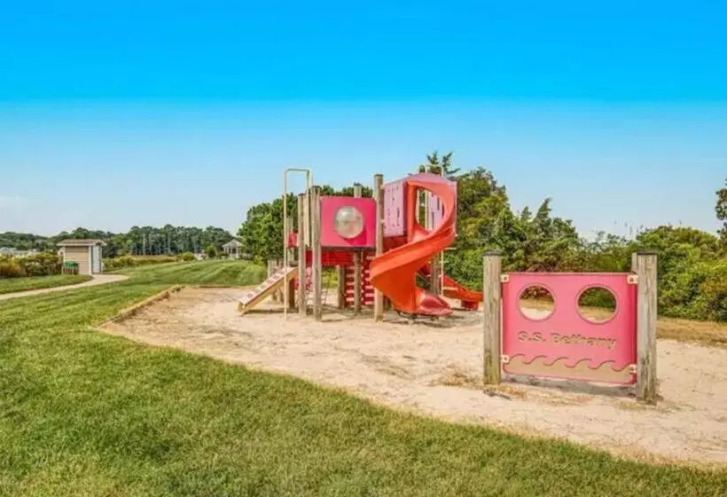 Relaxing Bethany Beach Retreat, Pools, Families Welcome Including Dogs!