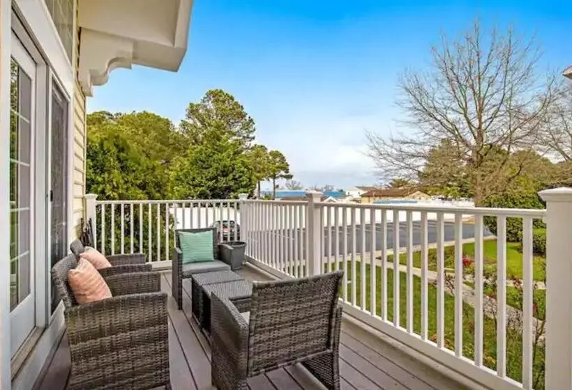 Relaxing Bethany Beach Retreat, Pools, Families Welcome Including Dogs!
