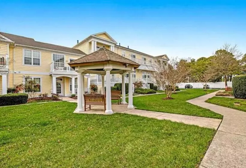 Relaxing Bethany Beach Retreat, Pools, Families Welcome Including Dogs!