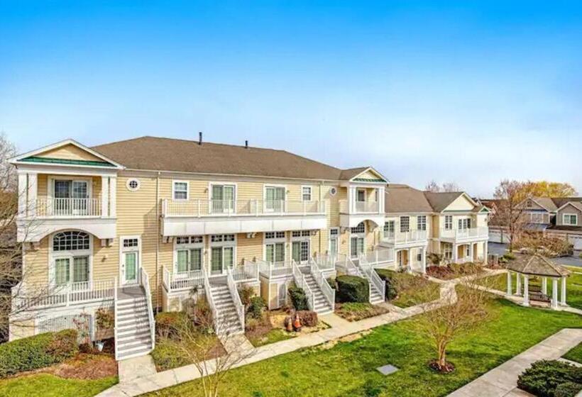 Relaxing Bethany Beach Retreat, Pools, Families Welcome Including Dogs!