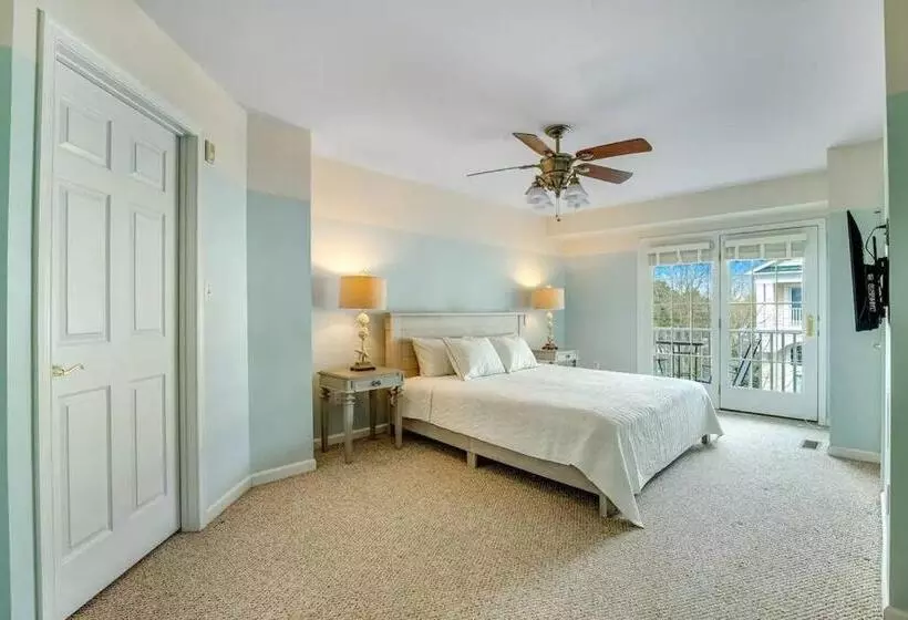 Relaxing Bethany Beach Retreat, Pools, Families Welcome Including Dogs!