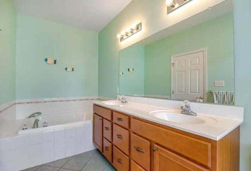 Relaxing Bethany Beach Retreat, Pools, Families Welcome Including Dogs!