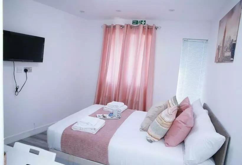 Harrow Luxury Flat With Free Parking