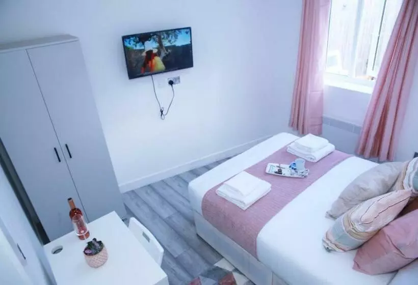 Harrow Luxury Flat With Free Parking