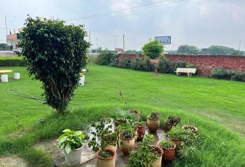 فندق Oyo 93433 Gill & Restaurant