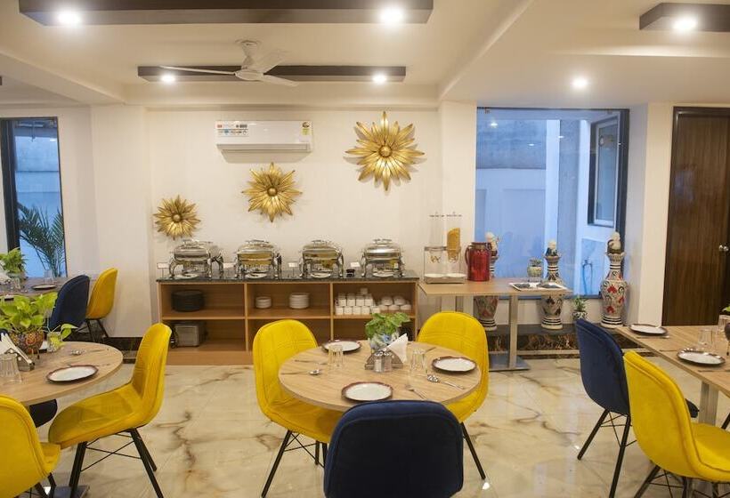 Отель Posh Residency Artemis Hospital Road Gurgaon