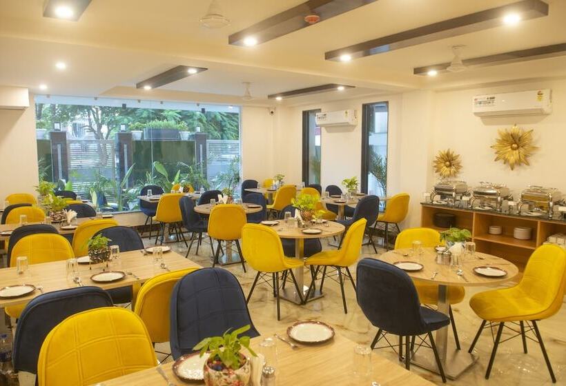 Отель Posh Residency Artemis Hospital Road Gurgaon