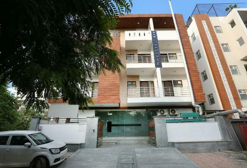 酒店 Townhouse 1110  Akshay