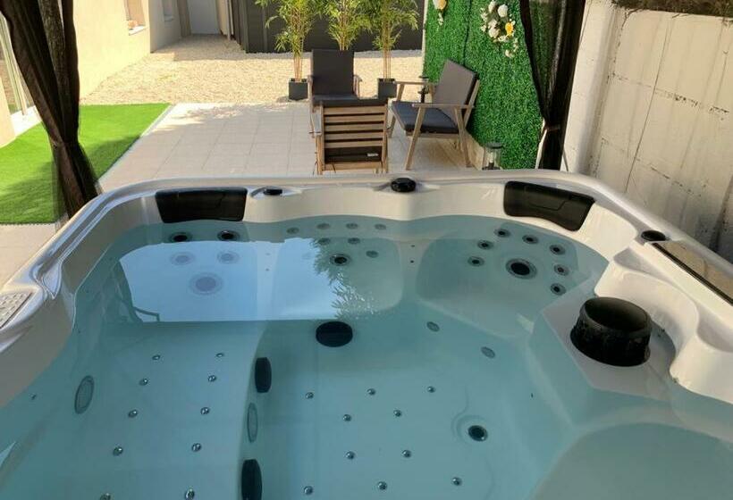 Maison Porte Du Bouchon : Jacuzzi Spa Privatif !