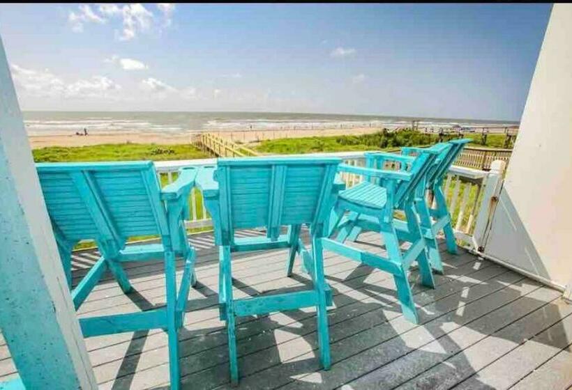 Beachfront Retreat! 3 Steps To Walkover!