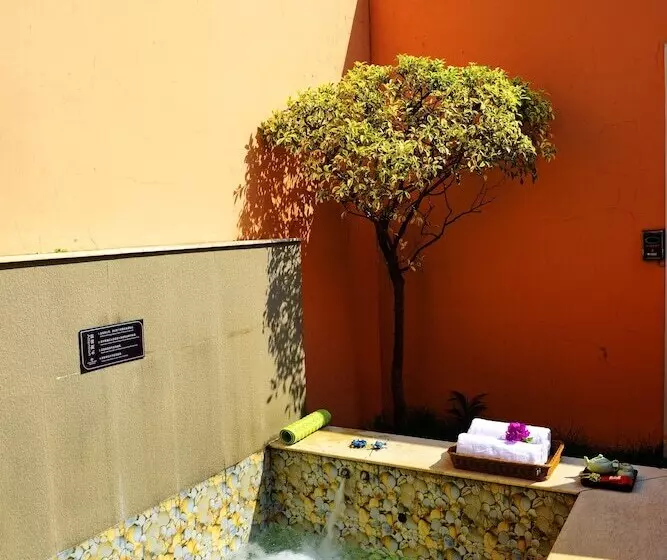 Guangzhou Valley View Hotspring Resort