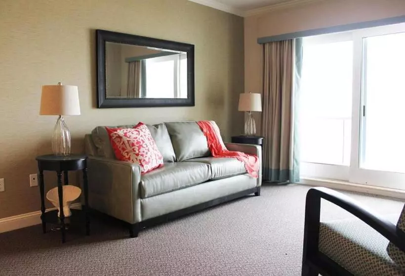 هتل Alouette Beach Resort