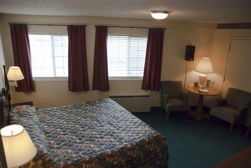 酒店 Aloha Inn & Suites