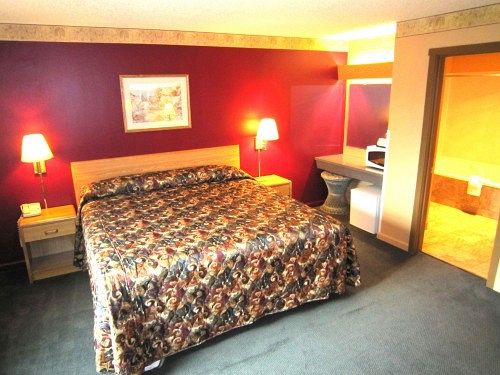 酒店 Aloha Inn & Suites