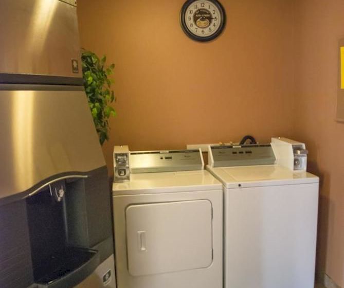 酒店 Aloha Inn & Suites