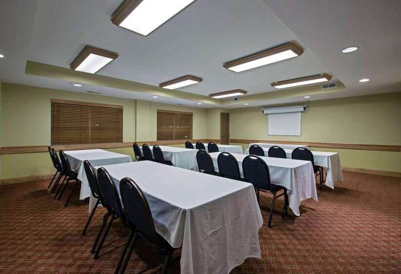 فندق Americinn By Wyndham Newton