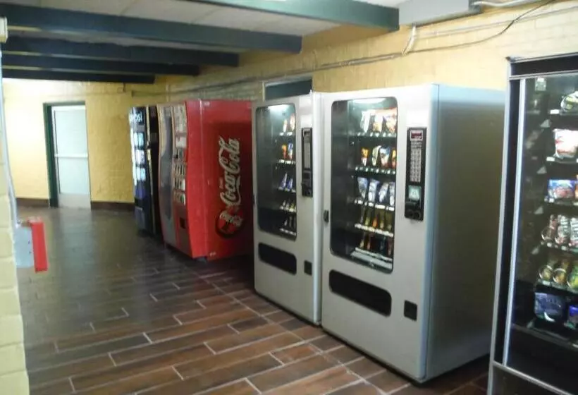 Hotelli Budgetel Inn & Suites